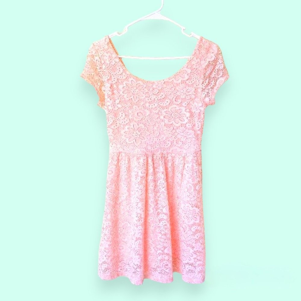 Beautiful Peachy Pink Lace Dress NWOT S